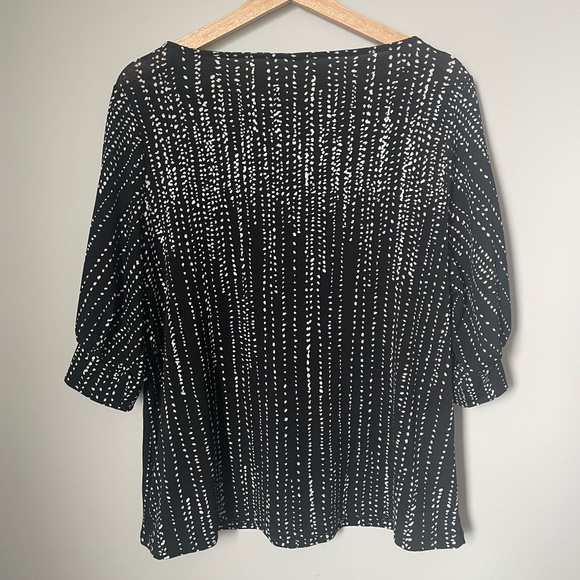 Black and white dotted flowy blouse - Picture 2 of 4